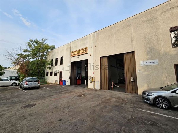 capannone in vendita a Modena in zona Lamarmora