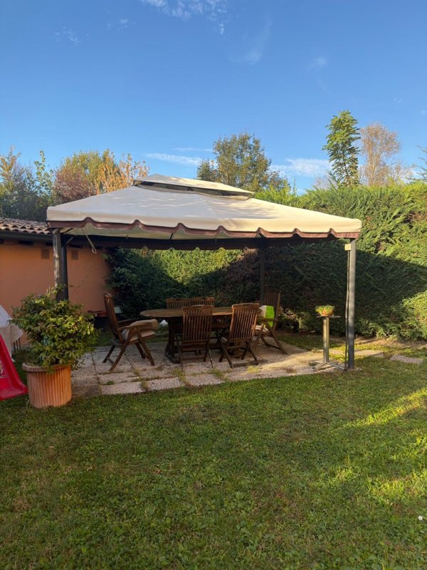 appartamento in vendita a Modena in zona Madonnina / Quattro Ville