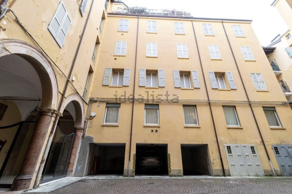 appartamento in vendita a Modena in zona Centro Storico