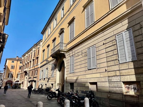 appartamento in vendita a Modena in zona Centro Storico