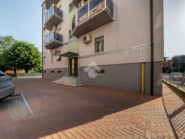 appartamento in vendita a Modena in zona San Lazzaro / Modena Est
