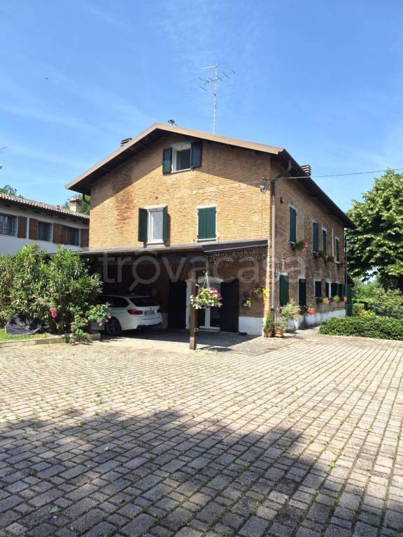 casa indipendente in vendita a Modena in zona Albareto