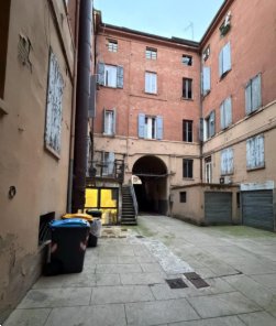 appartamento in vendita a Modena in zona Centro Storico