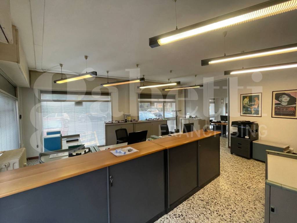 negozio in vendita a Modena in zona San Lazzaro / Modena Est