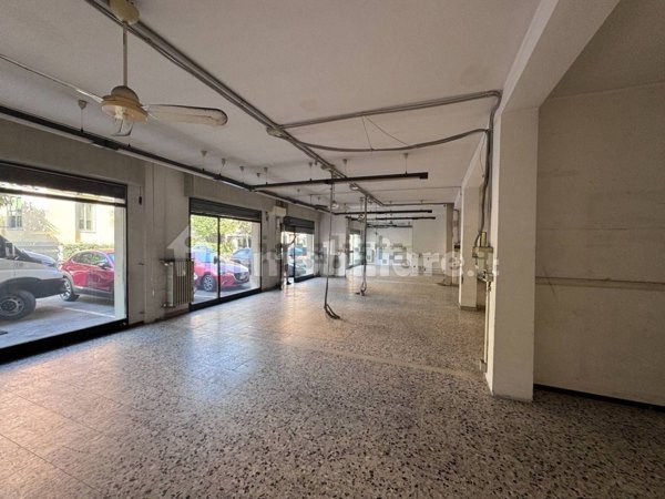 locale commerciale in vendita a Modena in zona Crocetta