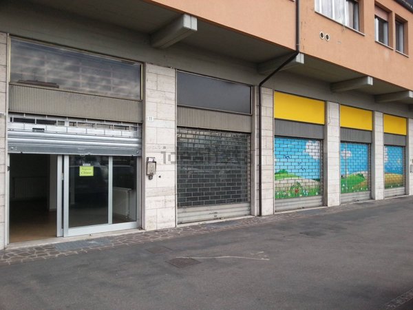 negozio in vendita a Modena in zona Crocetta