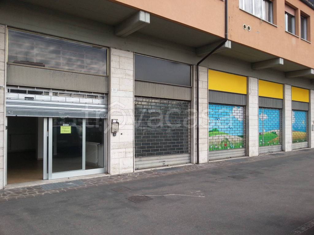 negozio in vendita a Modena in zona Crocetta