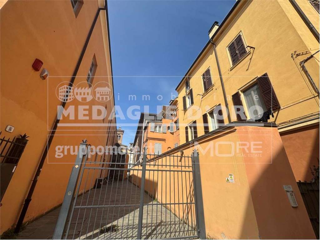 appartamento in vendita a Modena in zona Centro Storico