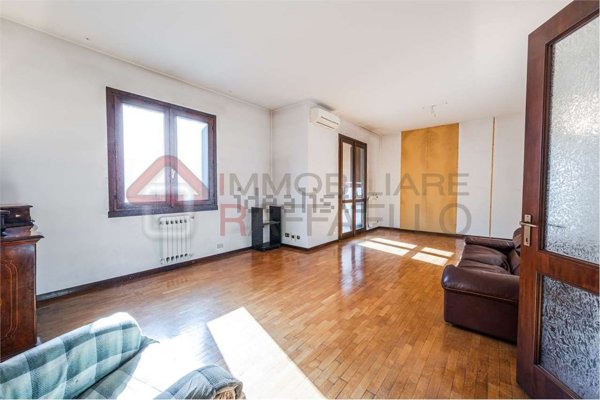 casa indipendente in vendita a Modena in zona Sant'Agnese