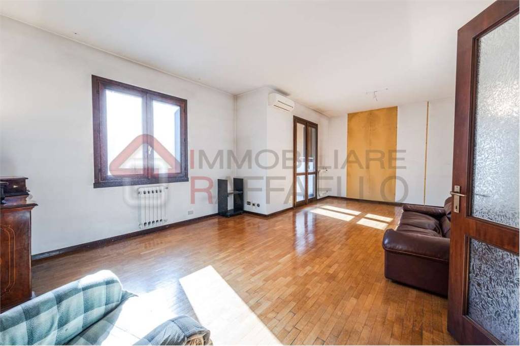 casa indipendente in vendita a Modena in zona Sant'Agnese