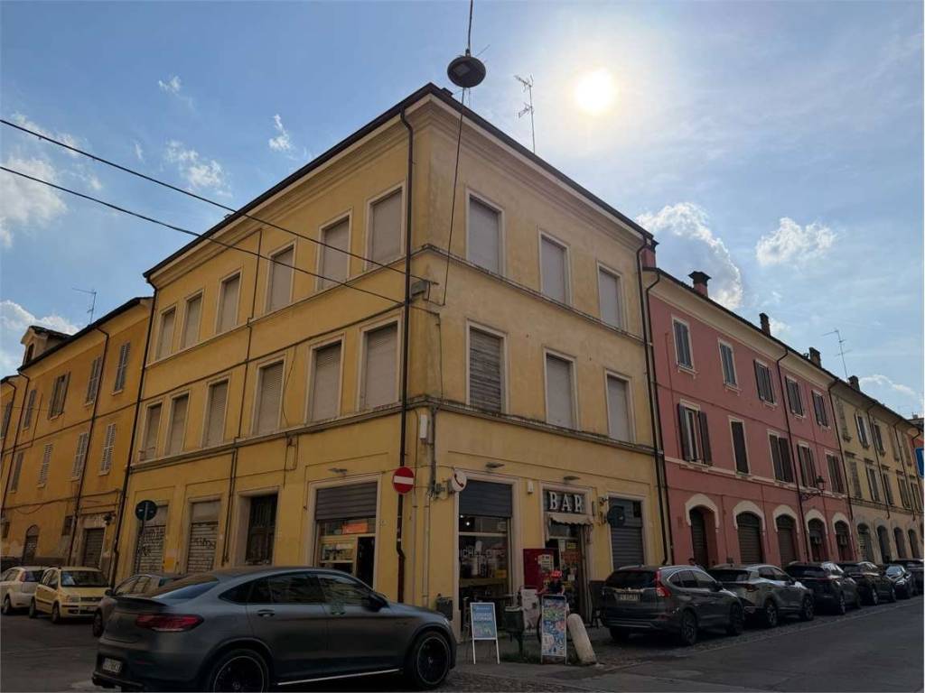appartamento in vendita a Modena in zona Centro Storico