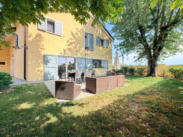 casa indipendente in vendita a Modena in zona Cognento