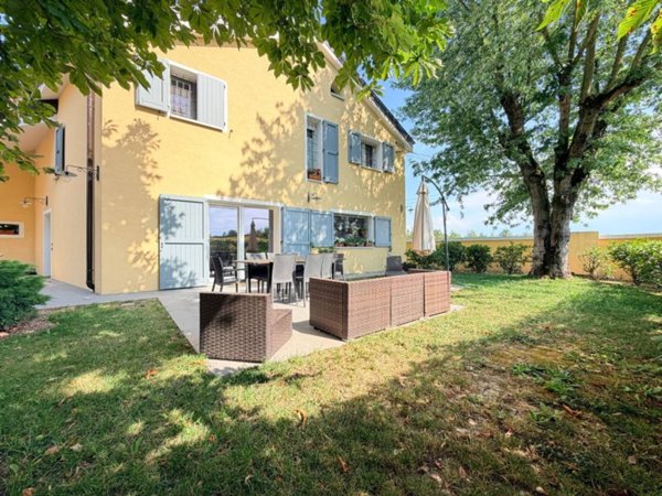 casa indipendente in vendita a Modena in zona Cognento