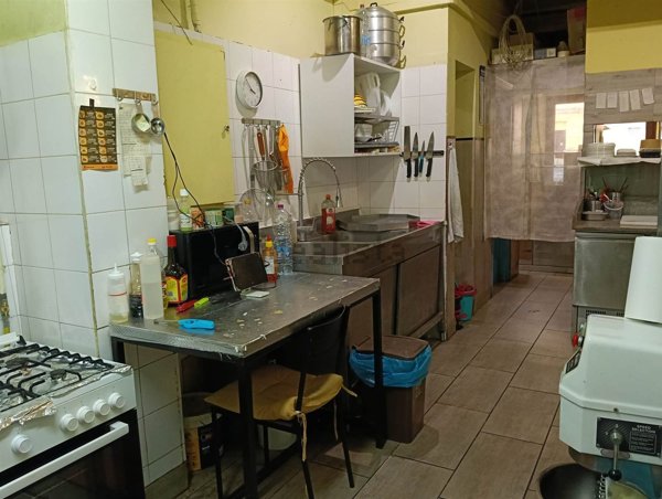 negozio in vendita a Modena in zona Centro Storico