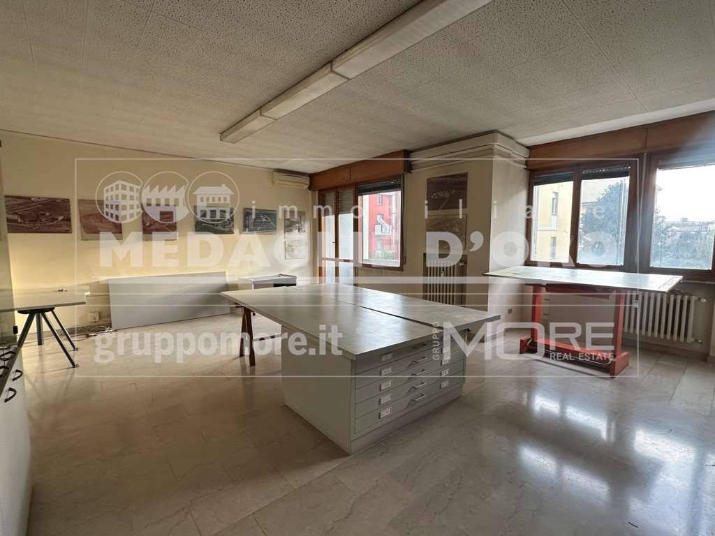 ufficio in vendita a Modena in zona Buon Pastore