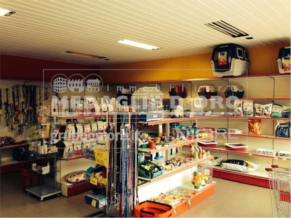 negozio in vendita a Modena in zona Buon Pastore