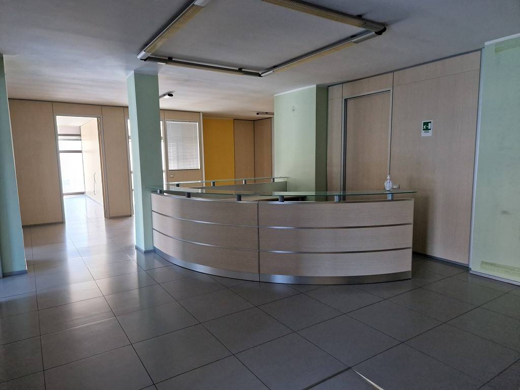 ufficio in vendita a Modena in zona San Faustino
