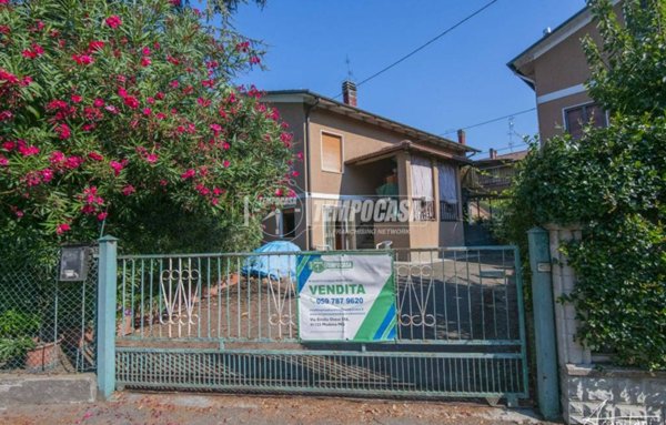 casa indipendente in vendita a Modena in zona Madonnina / Quattro Ville
