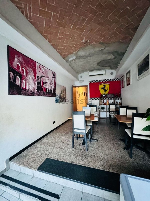 negozio in vendita a Modena in zona San Lazzaro / Modena Est