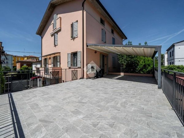 casa indipendente in vendita a Modena