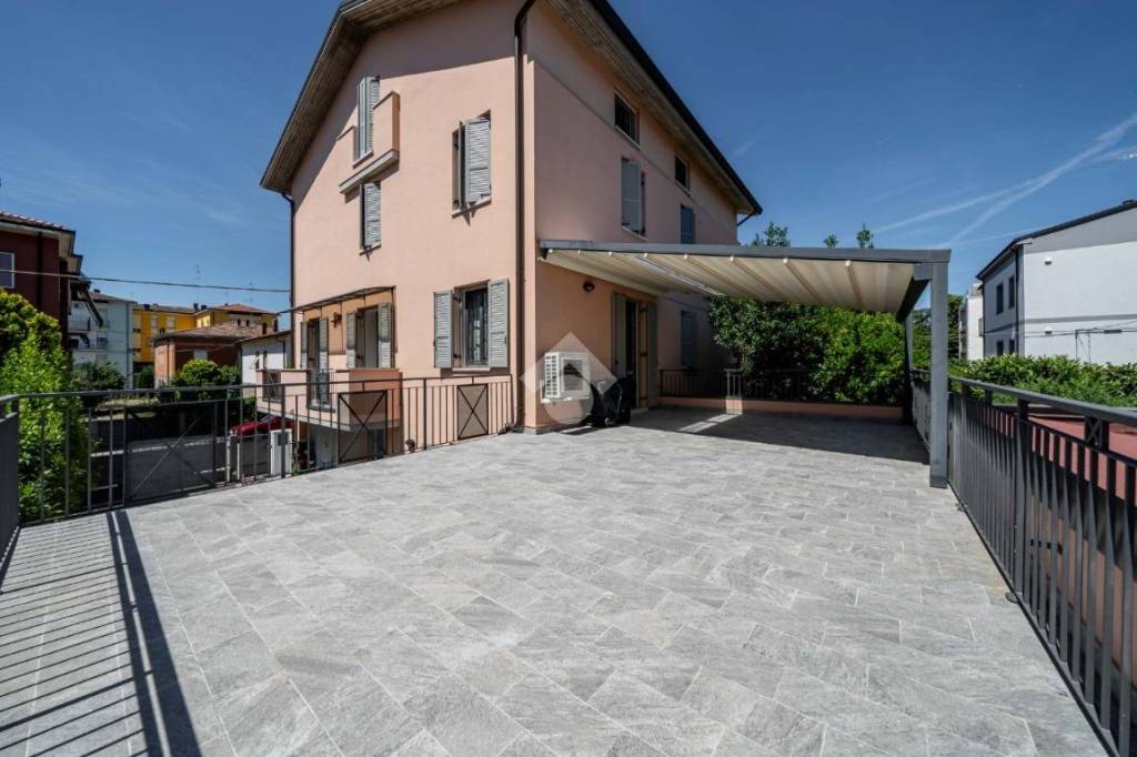 casa indipendente in vendita a Modena in zona Sant'Agnese