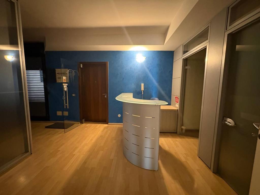 ufficio in vendita a Modena in zona Buon Pastore