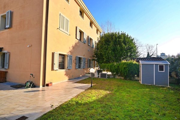 casa indipendente in vendita a Modena in zona Crocetta