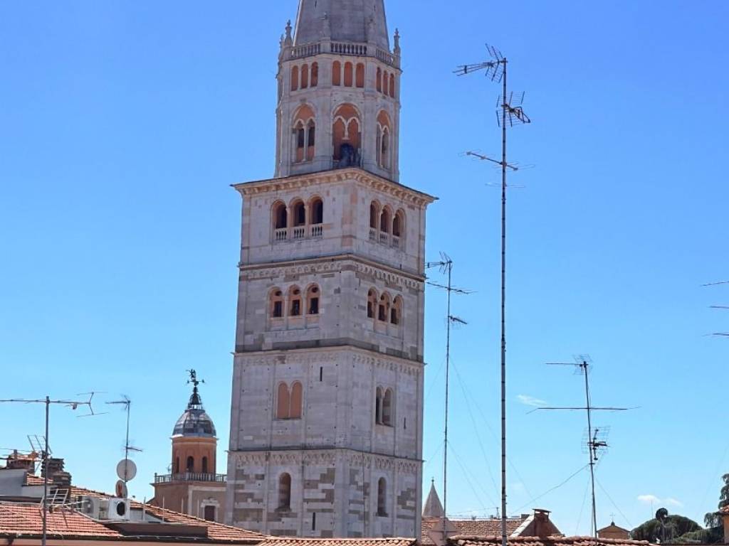 appartamento in vendita a Modena in zona Centro Storico