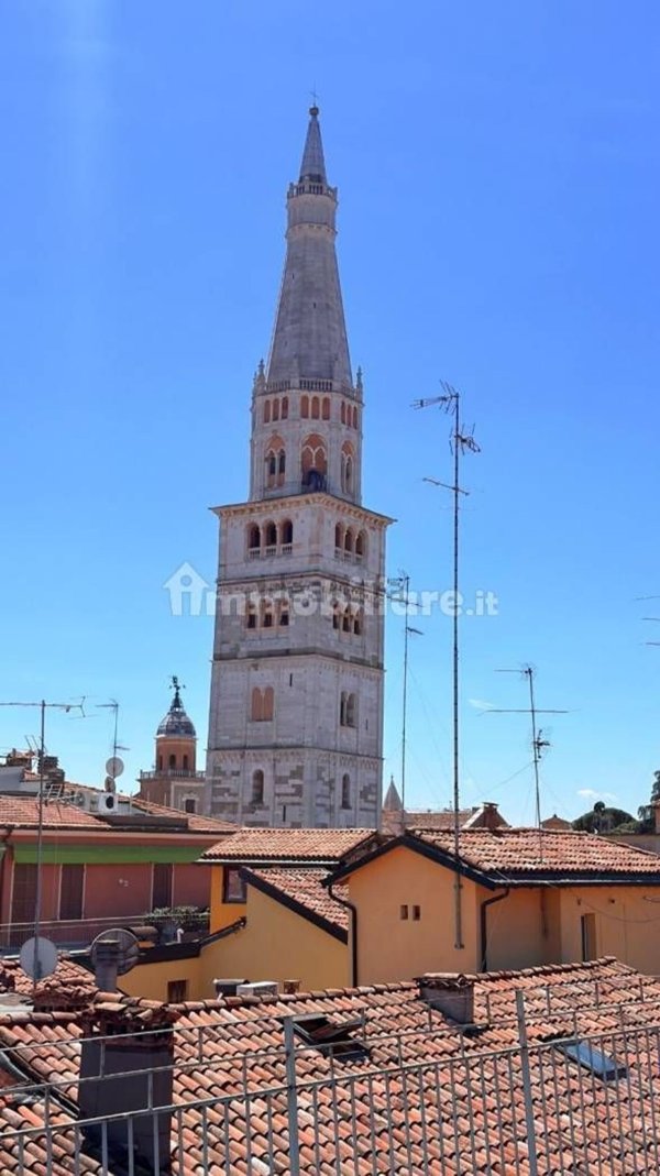 appartamento in vendita a Modena in zona Centro Storico