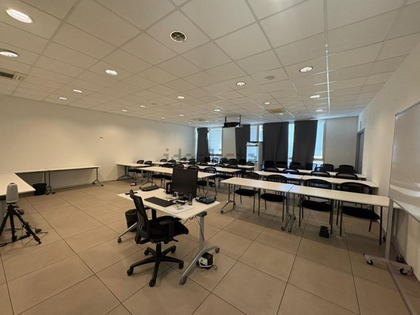 ufficio in vendita a Modena in zona Fossalta