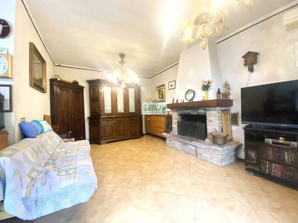 casa indipendente in vendita a Modena in zona Centro Storico