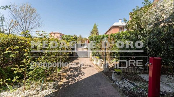 casa indipendente in vendita a Modena in zona Vaciglio
