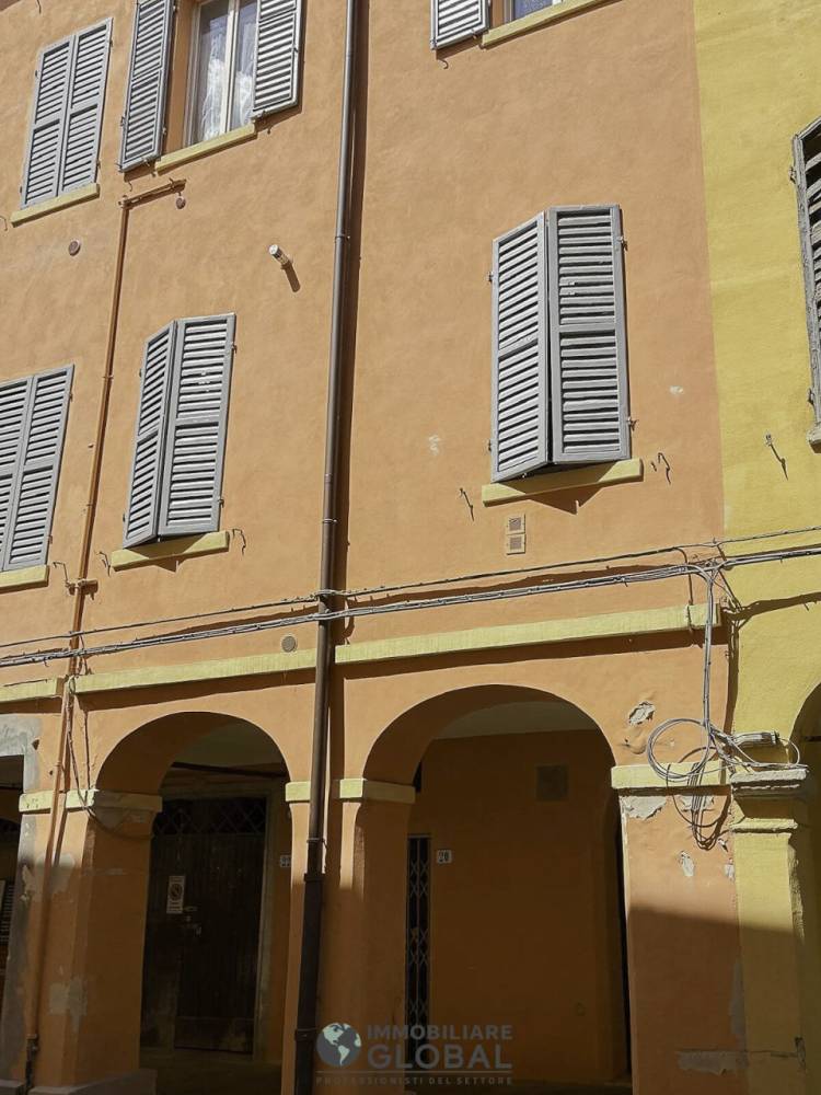 appartamento in vendita a Modena in zona Centro Storico