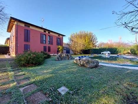 casa indipendente in vendita a Modena in zona Lesignana