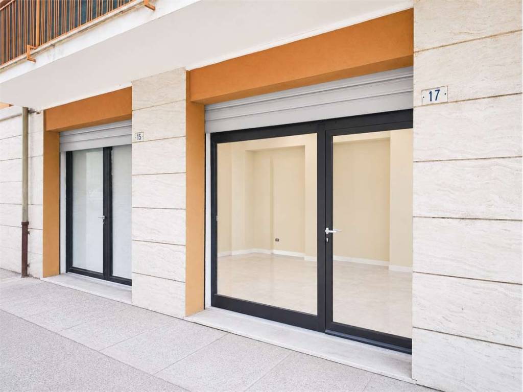 ufficio in vendita a Modena in zona San Lazzaro / Modena Est