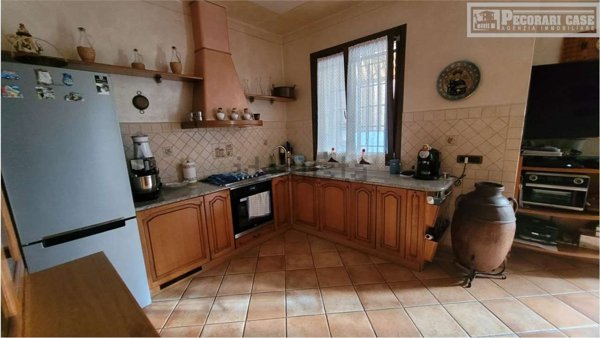 casa indipendente in vendita a Modena in zona Lamarmora
