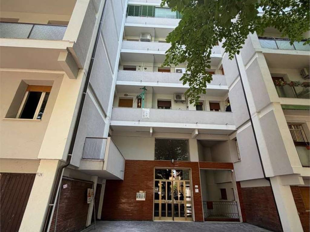 appartamento in vendita a Modena in zona Crocetta