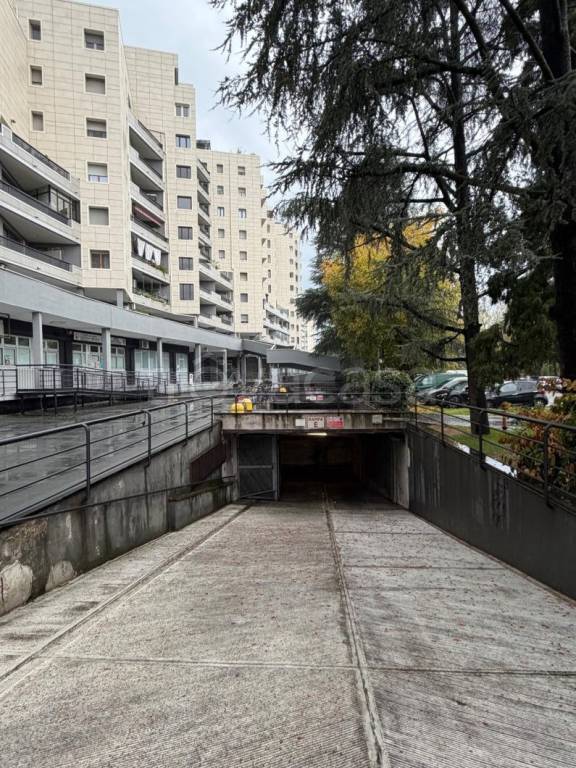 ufficio in vendita a Modena in zona San Faustino
