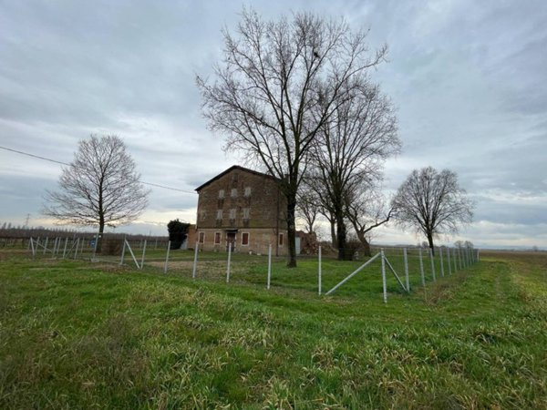 casale in vendita a Modena in zona Ganaceto