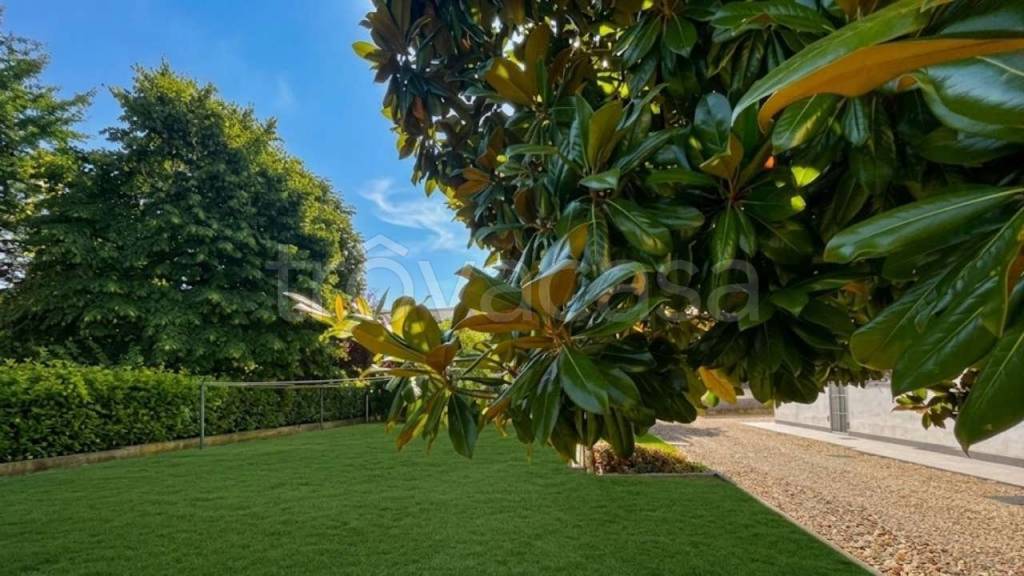 casa indipendente in vendita a Modena in zona San Faustino