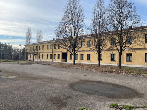 intera palazzina in vendita a Modena in zona Centro Storico