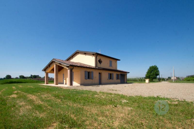 casa indipendente in vendita a Modena in zona Ganaceto
