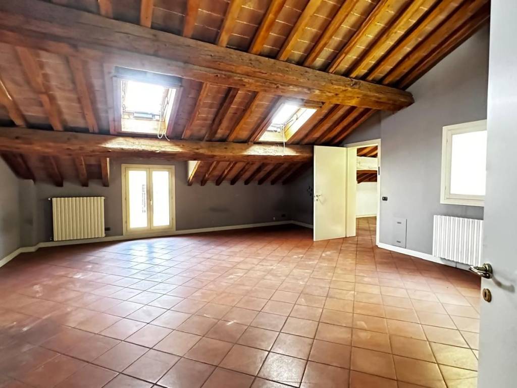appartamento in vendita a Modena in zona Centro Storico