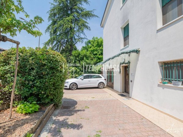 casa indipendente in vendita a Modena in zona San Lazzaro / Modena Est