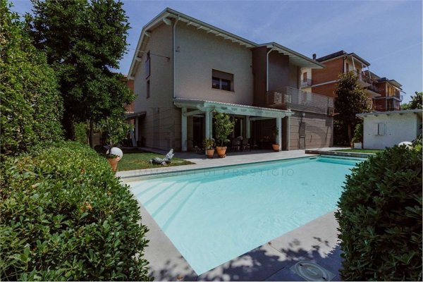 casa indipendente in vendita a Modena in zona Vaciglio