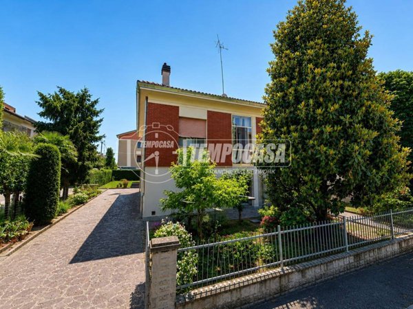 casa indipendente in vendita a Modena in zona Albareto