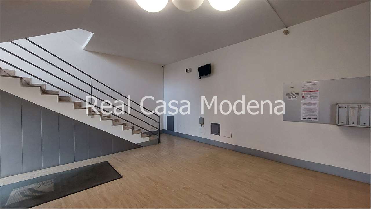 ufficio in vendita a Modena in zona San Faustino