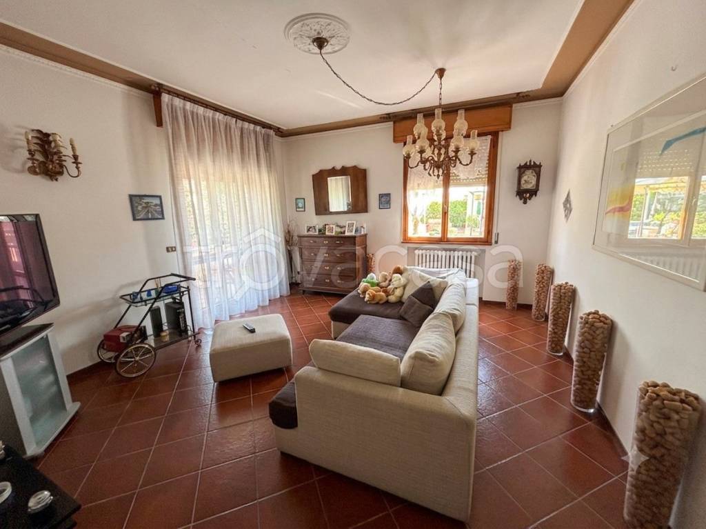 appartamento in vendita a Modena in zona Madonnina / Quattro Ville