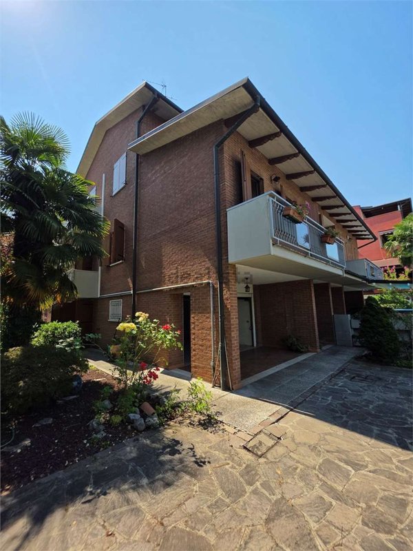 casa indipendente in vendita a Modena