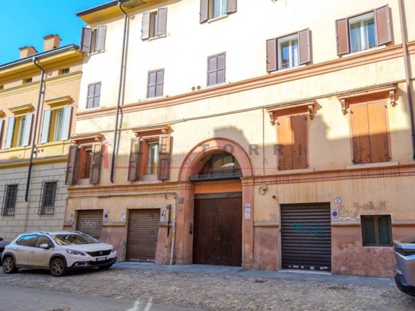 negozio in vendita a Modena in zona Centro Storico